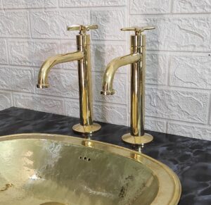 Antique Brass Single Hole Bathroom Faucet – L-Shape Spout Faucet with Single Handle – Vintage Style Faucets