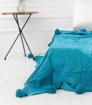 Cozy Woven Blanket with Customized Beige Design – Soft Pom Pom Cotton Blanket
